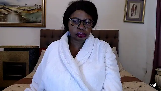 Snapshot of OmegaLipps chatting on April 28, 2026, 5:45 am OmegaLipps online show from April 28, 2026, 5:45 am