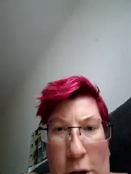 dieGeile0411 online show from October 7, 2025, 1:34 pm