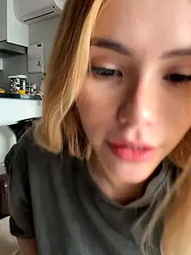 Snapshot of LaineLoirinha chatting on October 1, 2025, 6:23 pm LaineLoirinha online show from October 1, 2025, 6:23 pm