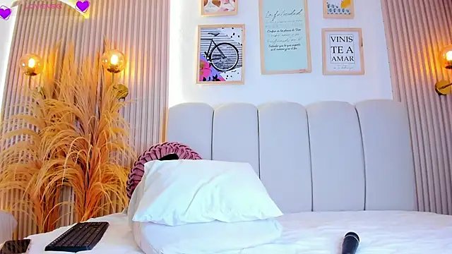 Snapshot of carolriveraa_ chatting on October 1, 2025, 8:46 pm carolriveraa online show from October 1, 2025, 8:46 pm