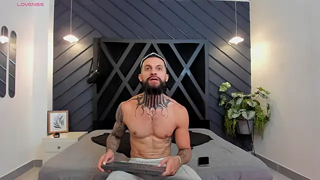 Apolo Bianco  online show from September 29, 2025, 11:32 pm