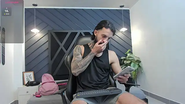 Apolo Bianco  online show from September 18, 2025, 11:19 pm