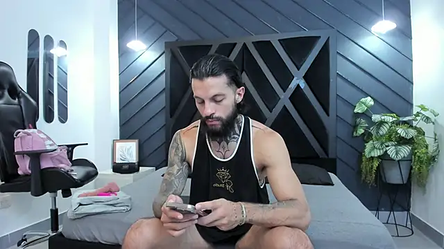 Apolo Bianco  online show from September 23, 2025, 11:12 pm