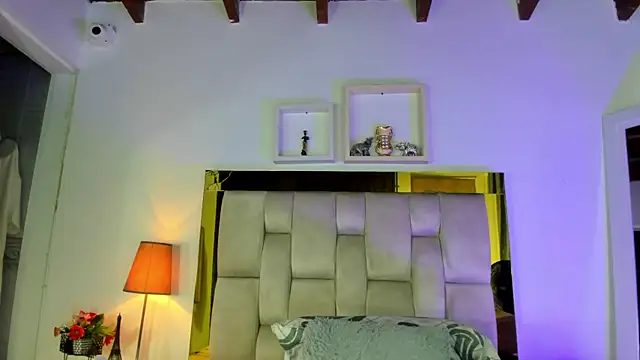 Snapshot of emmy_r chatting on March 10, 2025, 12:06 pm emmy r online show from March 10, 2025, 12:06 pm