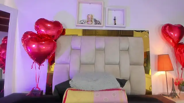 Snapshot of emmy_r chatting on February 17, 2025, 1:11 pm emmy r online show from February 17, 2025, 1:11 pm