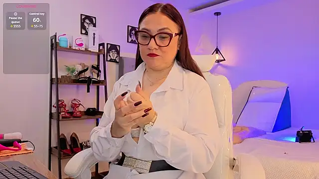 lady nylon  online show from March 8, 2026, 11:24 am