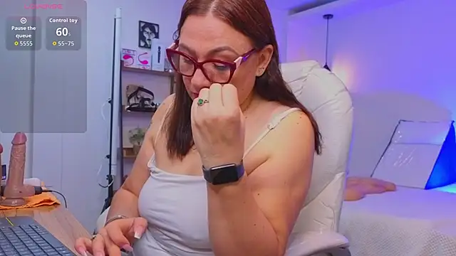 lady nylon  online show from September 23, 2025, 12:01 pm