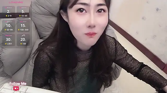 qiqi-- online show from April 26, 2026, 3:37 am
