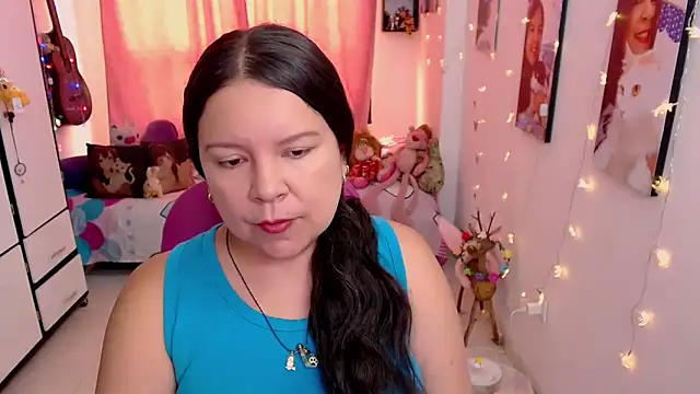 claryssa  online show from May 8, 2026, 6:23 pm