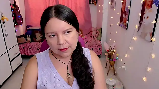 claryssa  online show from May 7, 2026, 10:02 pm