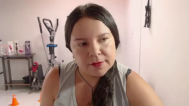 claryssa  online show from May 13, 2026, 8:38 pm