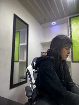 emily rosse04 online show from October 10, 2025, 12:39 pm