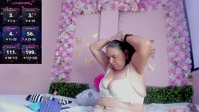 Snapshot of grandmother_milf chatting on May 13, 2026, 12:45 pm grandmother milf online show from May 13, 2026, 12:45 pm