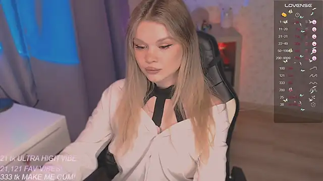 Snapshot of VeronaAura chatting on September 22, 2025, 5:08 pm VeronaAura online show from September 22, 2025, 5:08 pm