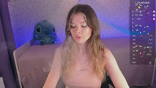 Snapshot of VeronaAura chatting on February 12, 2025, 5:05 pm VeronaAura online show from February 12, 2025, 5:05 pm