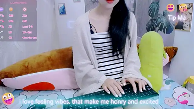 Snapshot of Ly__ chatting on March 12, 2026, 3:23 am Ly online show from March 12, 2026, 3:23 am