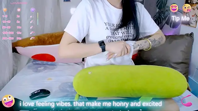 Snapshot of Ly__ chatting on March 19, 2026, 6:02 am Ly online show from March 19, 2026, 6:02 am