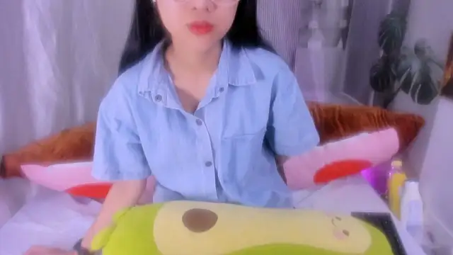 Snapshot of Ly__ chatting on March 31, 2026, 3:41 am Ly online show from March 31, 2026, 3:41 am