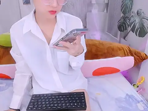 Snapshot of Ly__ chatting on April 8, 2026, 3:41 am Ly online show from April 8, 2026, 3:41 am