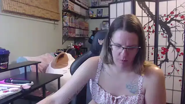 Snapshot of Sarahtineke chatting on March 7, 2026, 5:29 pm Sarahtineke online show from March 7, 2026, 5:29 pm