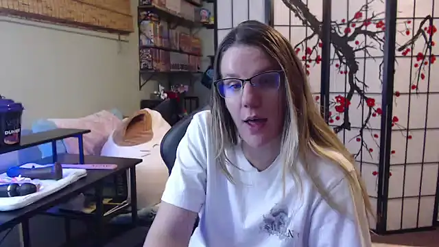 Snapshot of Sarahtineke chatting on February 3, 2026, 4:32 am Sarahtineke online show from February 3, 2026, 4:32 am