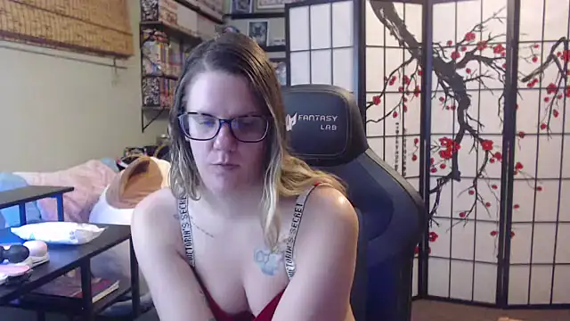 Snapshot of Sarahtineke chatting on March 18, 2026, 11:16 pm Sarahtineke online show from March 18, 2026, 11:16 pm