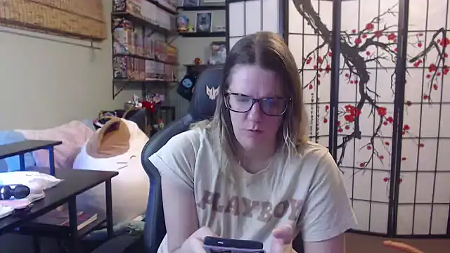 Snapshot of Sarahtineke chatting on March 19, 2026, 3:45 pm Sarahtineke online show from March 19, 2026, 3:45 pm