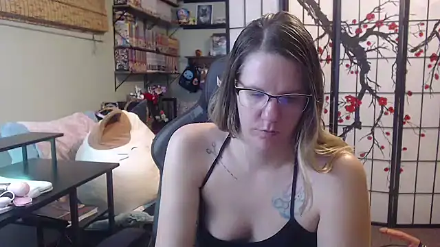 Snapshot of Sarahtineke chatting on March 5, 2026, 3:41 pm Sarahtineke online show from March 5, 2026, 3:41 pm