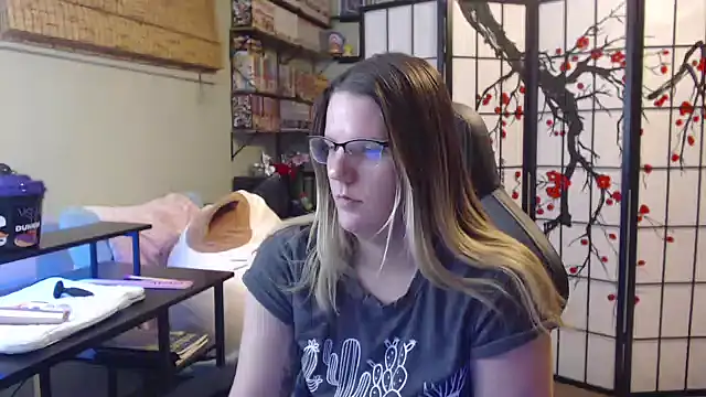 Snapshot of Sarahtineke chatting on February 5, 2026, 10:49 pm Sarahtineke online show from February 5, 2026, 10:49 pm