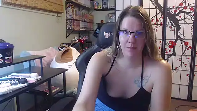 Snapshot of Sarahtineke chatting on March 3, 2026, 4:14 pm Sarahtineke online show from March 3, 2026, 4:14 pm