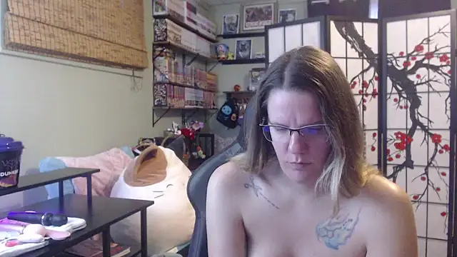 Snapshot of Sarahtineke chatting on March 6, 2026, 5:08 pm Sarahtineke online show from March 6, 2026, 5:08 pm