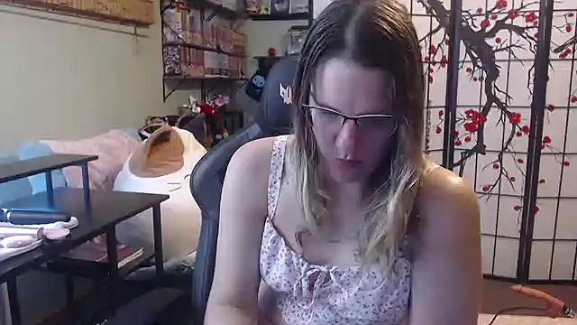 Snapshot of Sarahtineke chatting on March 8, 2026, 3:04 pm Sarahtineke online show from March 8, 2026, 3:04 pm