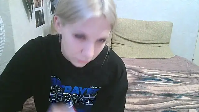 Snapshot of -GoldenGirl- chatting on March 4, 2025, 12:44 pm -GoldenGirl- online show from March 4, 2025, 12:44 pm
