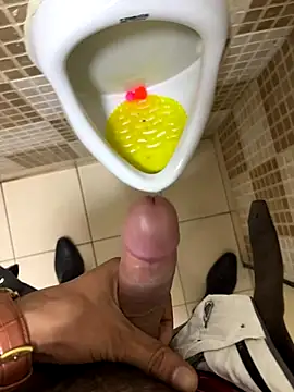 hitlar1026 online show from December 3, 2025, 1:32 pm