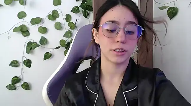 Snapshot of BlairVicent chatting on March 18, 2025, 3:22 pm BlairVicent online show from March 18, 2025, 3:22 pm