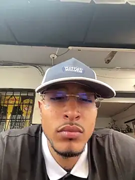 Snapshot of Alex_Teau chatting on February 27, 2025, 9:14 pm Alex Teau online show from February 27, 2025, 9:14 pm