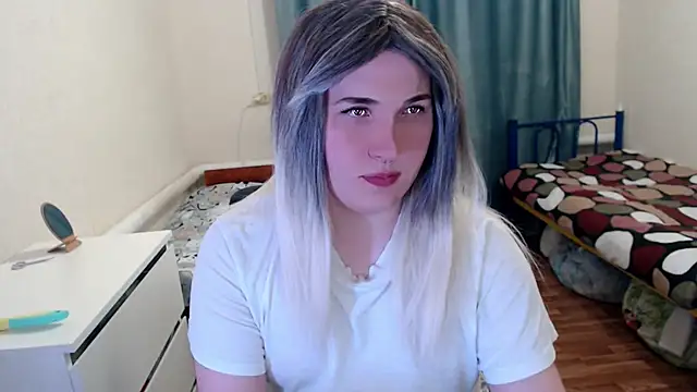Snapshot of EvaMiron chatting on May 2, 2026, 6:35 pm EvaMiron online show from May 2, 2026, 6:35 pm