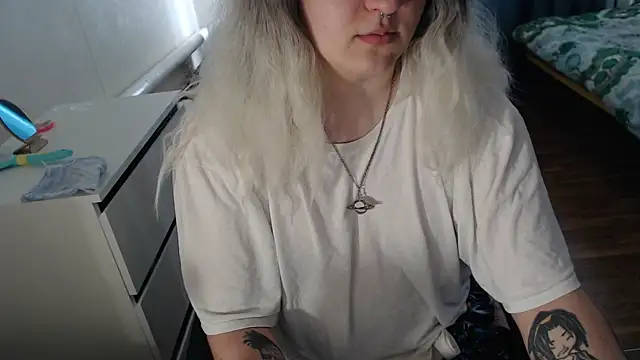 EvaMiron online show from February 18, 2026, 8:22 am