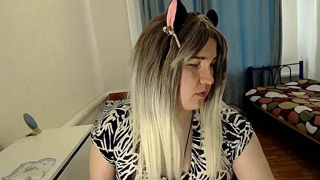 Snapshot of EvaMiron chatting on May 29, 2026, 2:23 pm EvaMiron online show from May 29, 2026, 2:23 pm