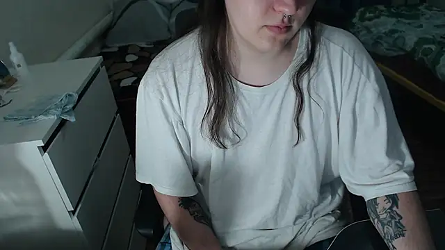 EvaMiron online show from November 10, 2025, 7:57 am