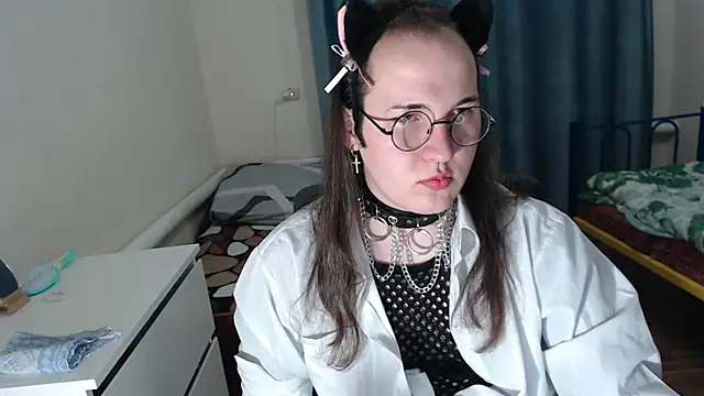 EvaMiron online show from October 21, 2025, 2:16 pm