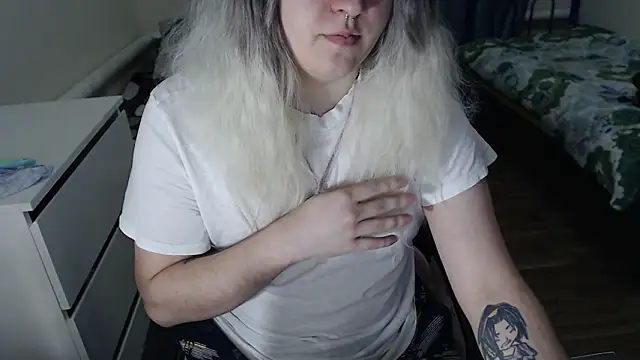 EvaMiron online show from February 19, 2026, 5:21 pm