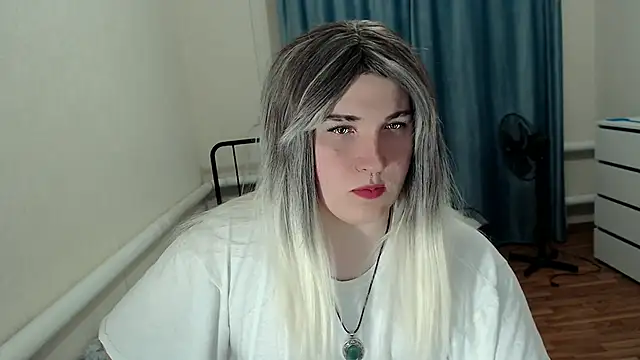 Snapshot of EvaMiron chatting on May 30, 2026, 7:52 pm EvaMiron online show from May 30, 2026, 7:52 pm