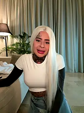 Snapshot of bambixboo chatting on November 22, 2025, 10:41 pm bambixboo online show from November 22, 2025, 10:41 pm