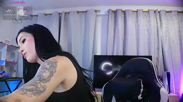 Snapshot of Cherry_cush chatting on October 21, 2025, 12:11 am Cherry cush online show from October 21, 2025, 12:11 am