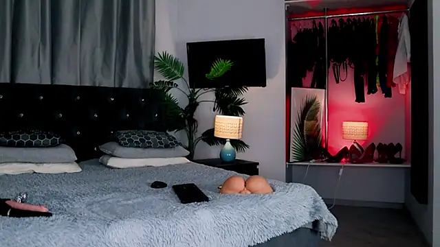 InvitingTina online show from March 20, 2025, 8:08 pm