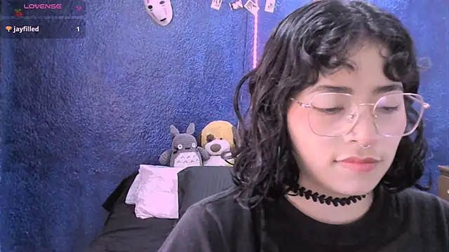 NinaYellow online show from March 18, 2025, 3:33 pm