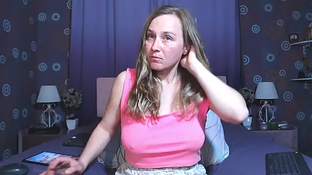Snapshot of SquirtyAlice chatting on May 1, 2026, 9:09 pm SquirtyAlice online show from May 1, 2026, 9:09 pm