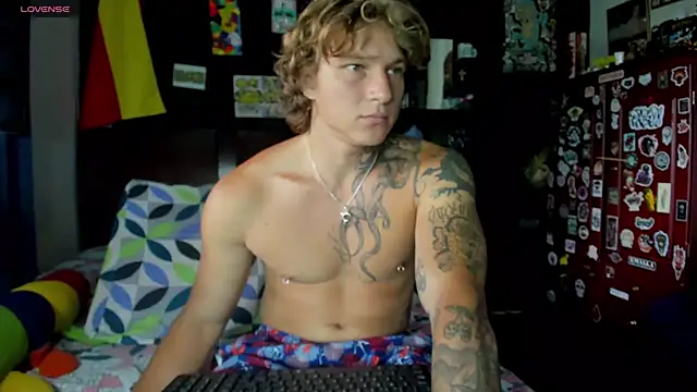 Snapshot of Tom_Krakow chatting on September 18, 2025, 6:55 pm Tom Krakow online show from September 18, 2025, 6:55 pm