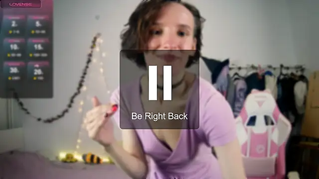 Violet Veliya online show from October 14, 2025, 4:07 pm